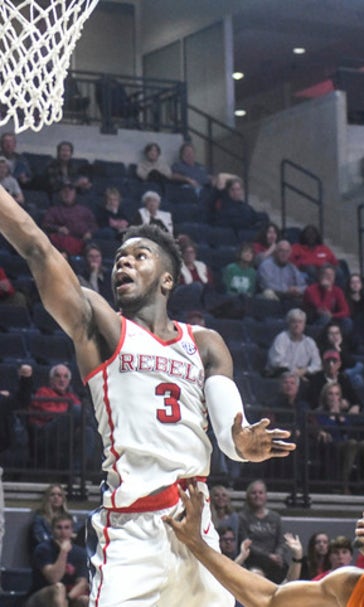 Davis scores 20 as Ole Miss beats Tennessee 80-69 (Jan 17, 2017)